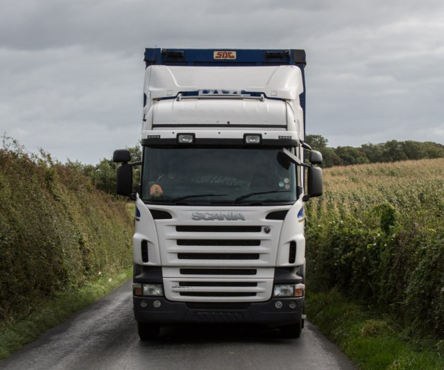 roseacre-dagger-road-passing-place__9a8d-e1516220157662